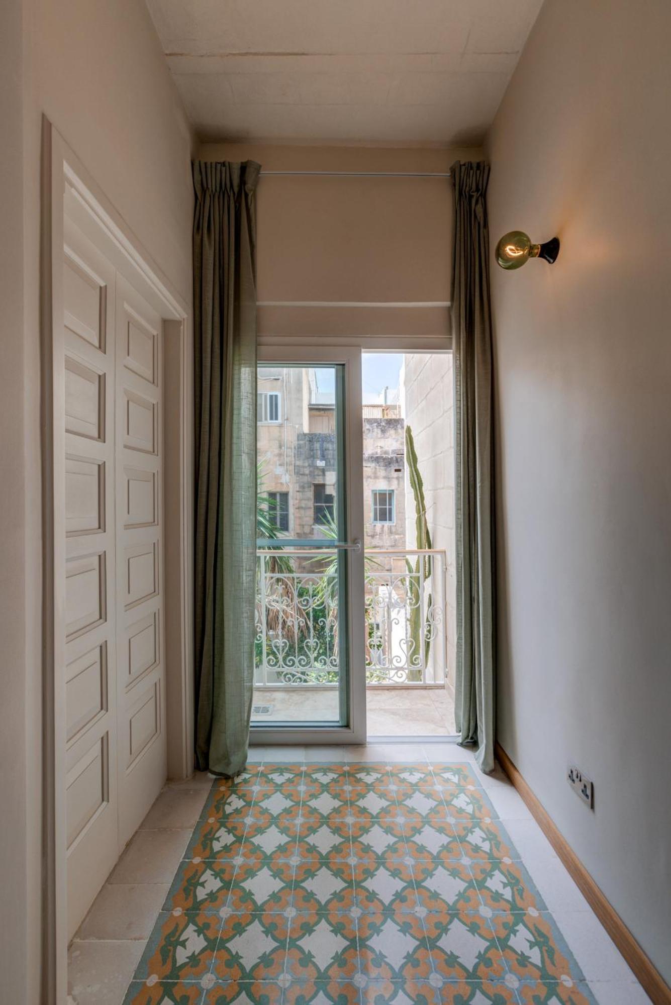 Piju Lux Apartments Слима Экстерьер фото